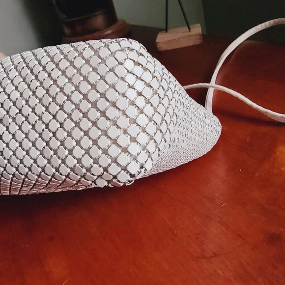Vintage Whiting and Davis Ivory Enamel Metal Mesh & Leather Shoulder Bag - Picture 8 of 13